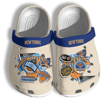 New York Knicks 2026 NBA Finals Clogs Cream - Charms Gift Set
